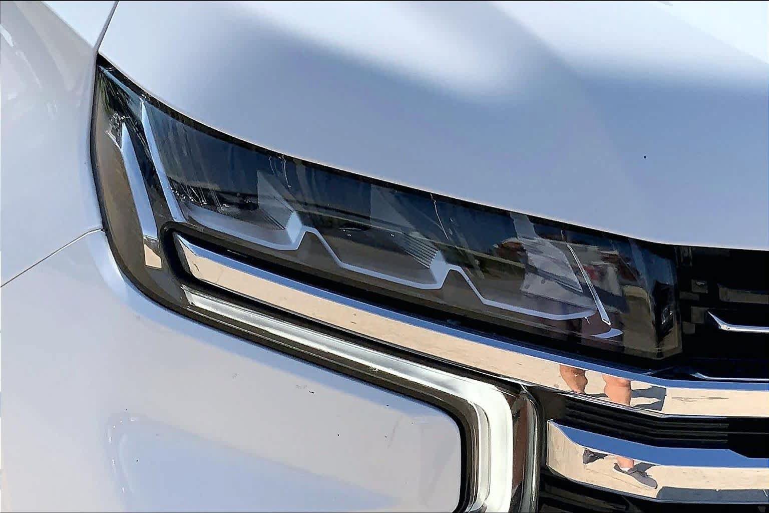 Used 2022 Chevrolet Suburban LT w/ LT Signature Package AWD/4WD image 26