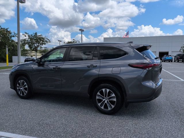 Certified 2024 Toyota Highlander XLE FWD image 6