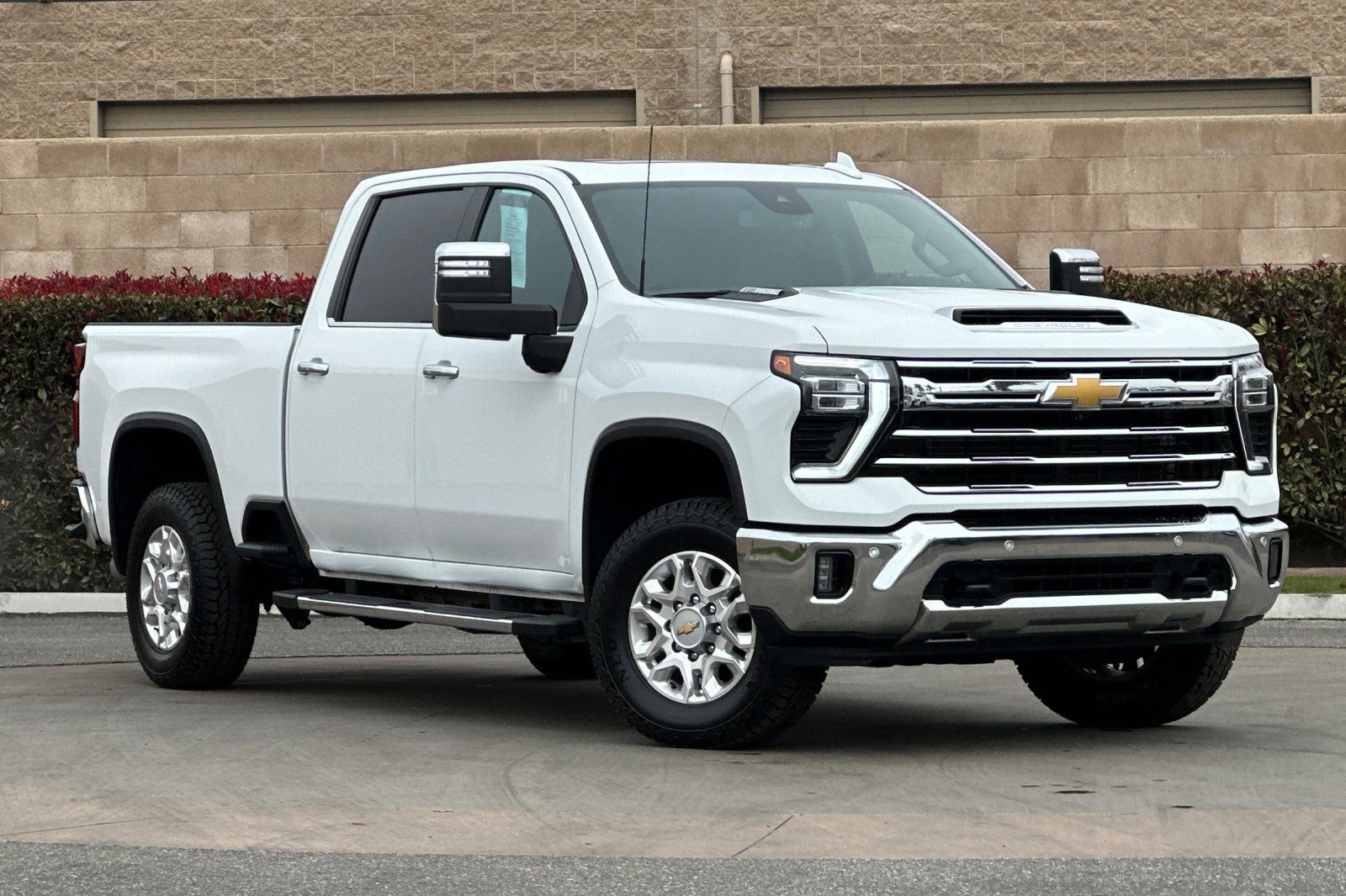 Used 2024 Chevrolet Silverado 2500 LTZ w/ LTZ Convenience Package image 2