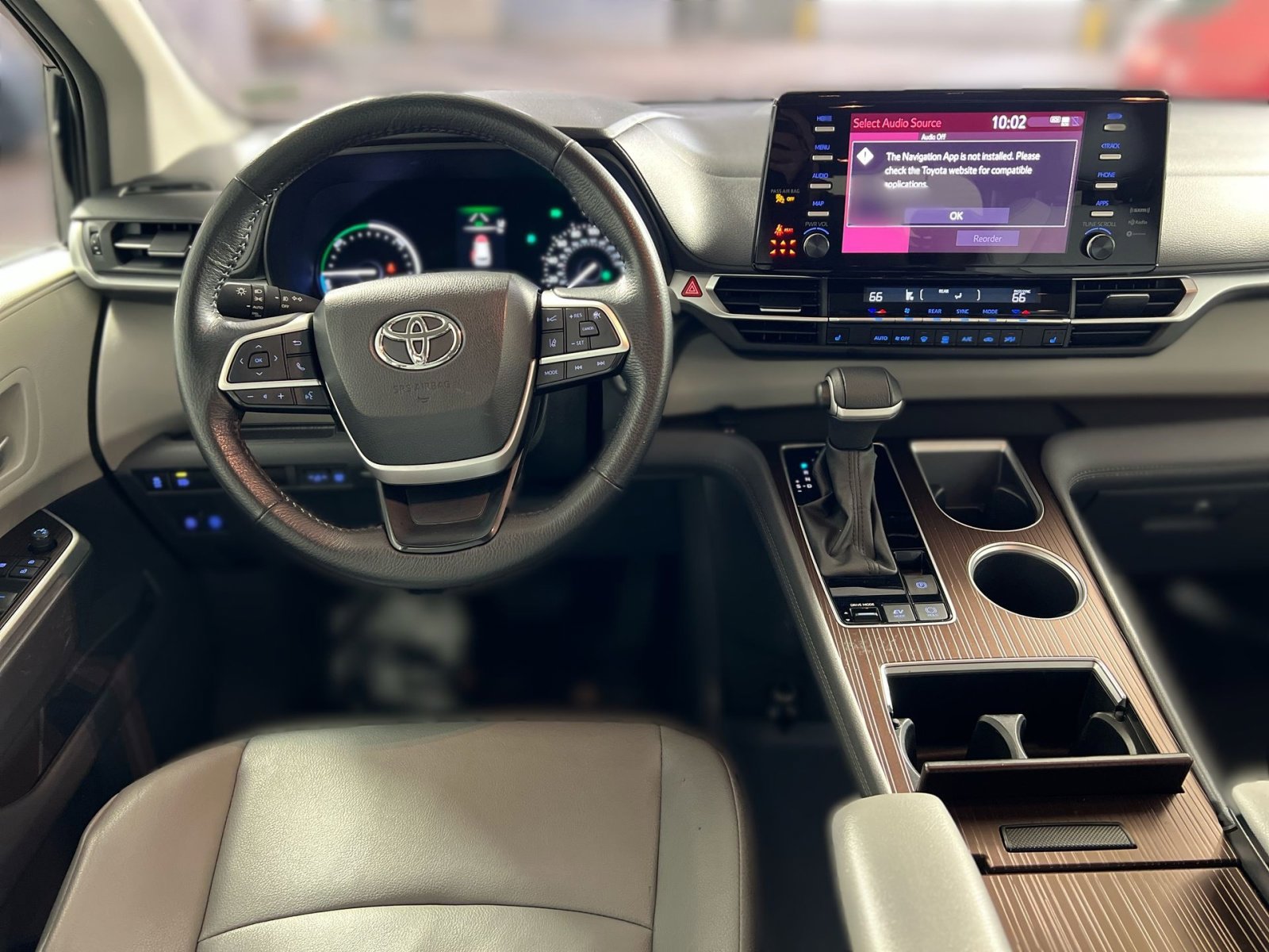 Used 2024 Toyota Sienna XLE image 23