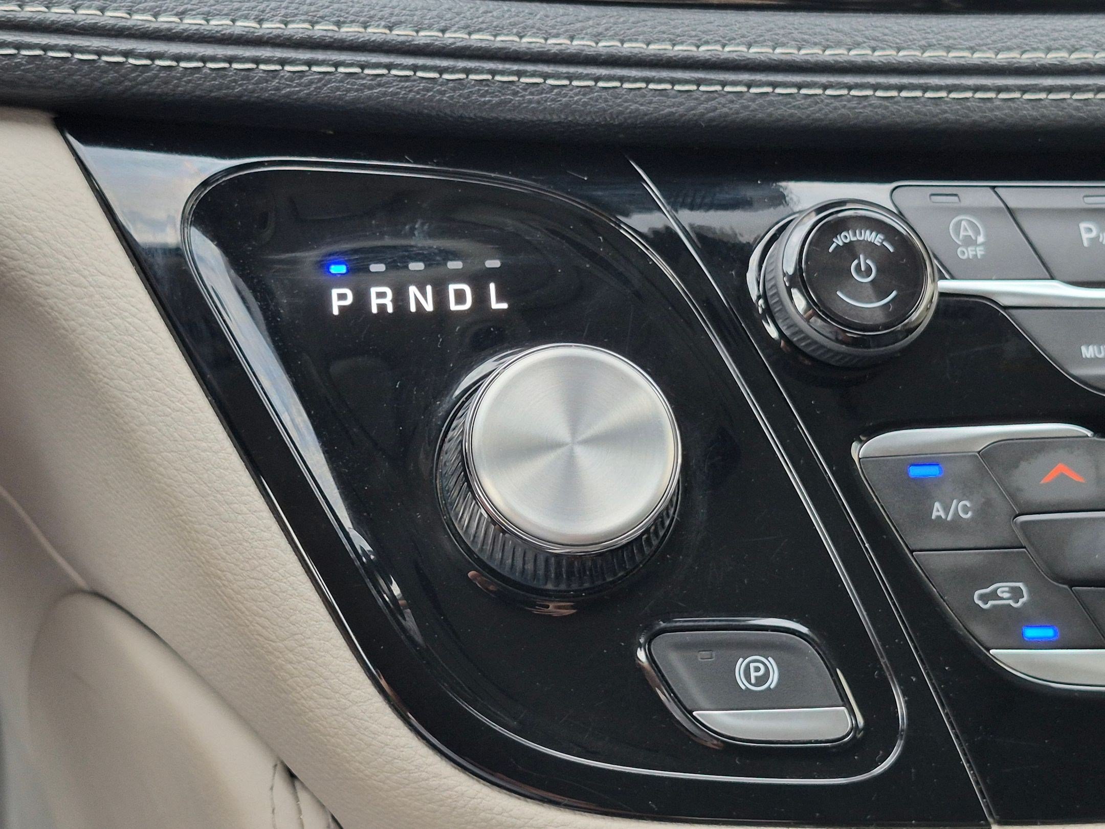 Used 2024 Chrysler Pacifica Limited FWD image 30