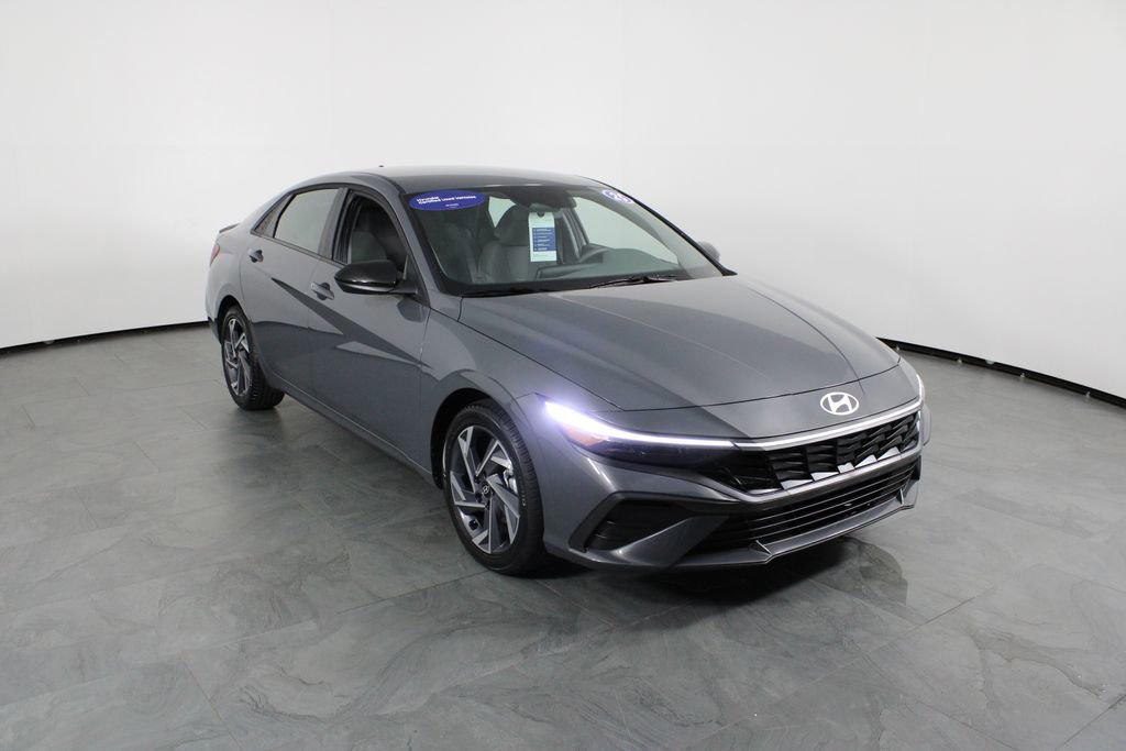 Certified 2025 Hyundai Elantra Sport image 13