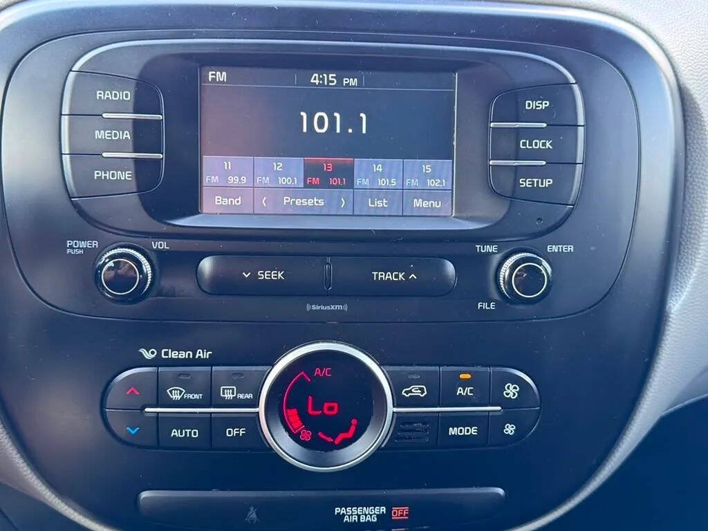 Used 2017 Kia Soul + FWD image 21