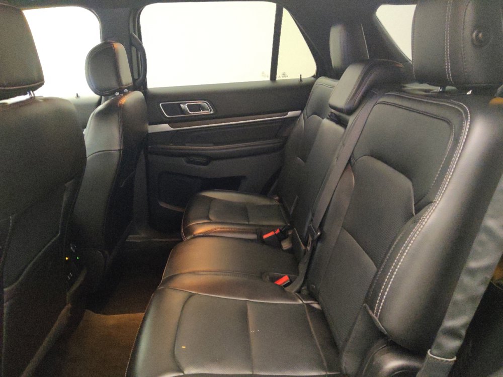 Used 2017 Ford Explorer Limited w/ Equipment Group 303A AWD/4WD image 18