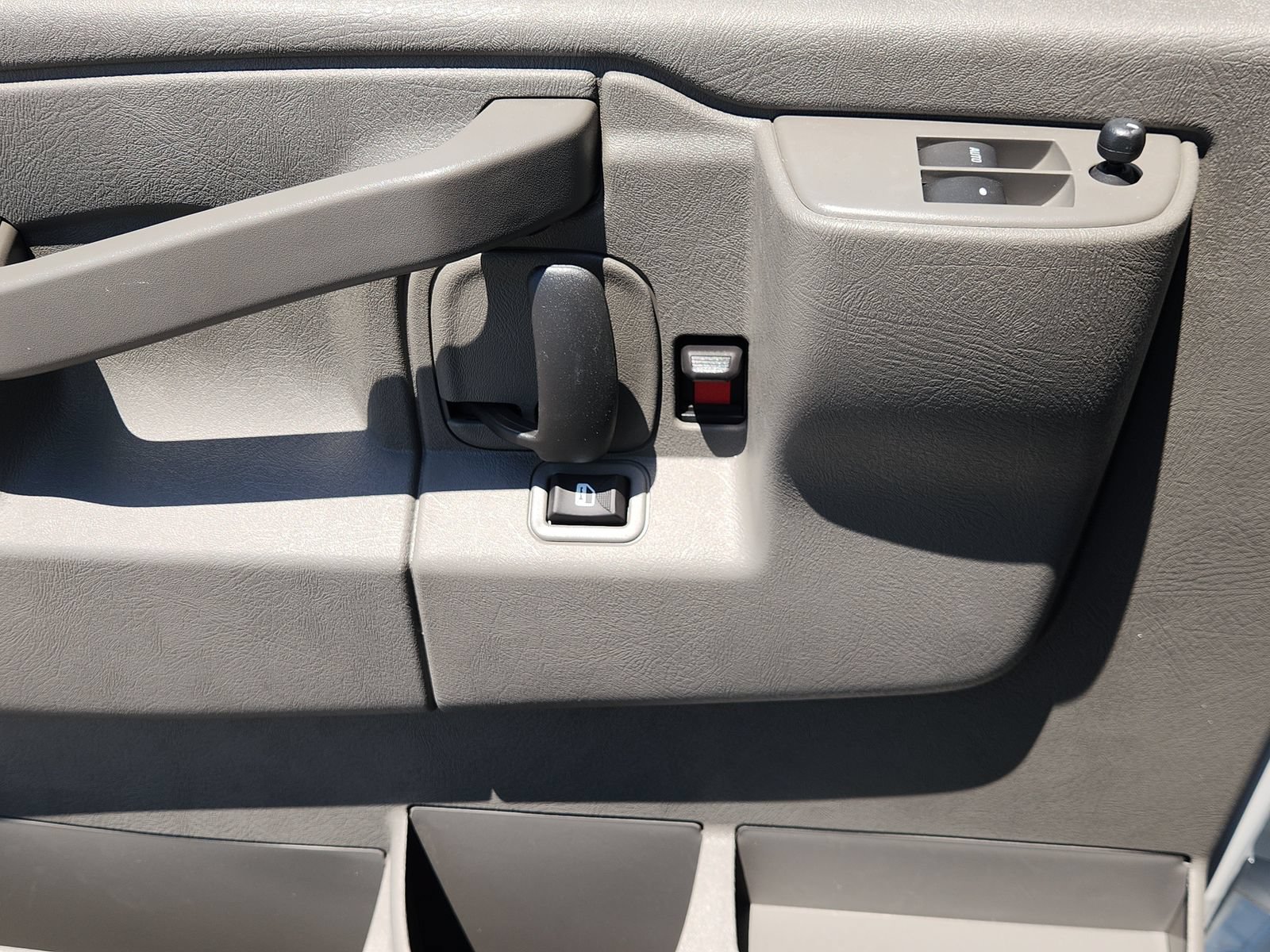New 2026 GMC Savana 2500 w/ Driver Convenience Package RWD image 27