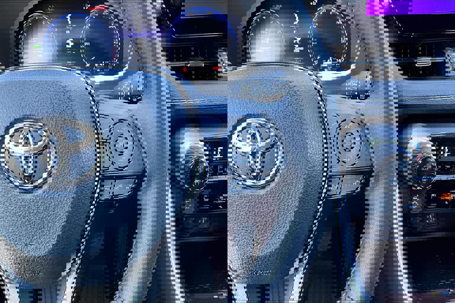 Used 2025 Toyota RAV4 Limited w/ Advanced Technology Package AWD/4WD image 24