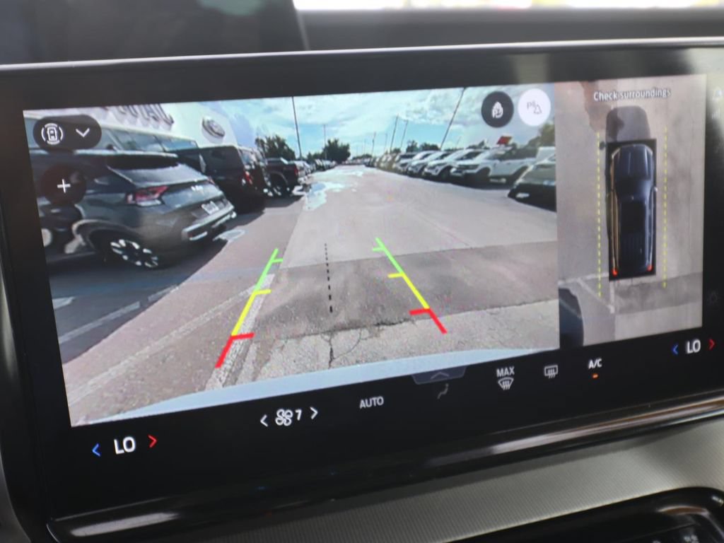 Used 2025 Ford Expedition Active RWD image 4