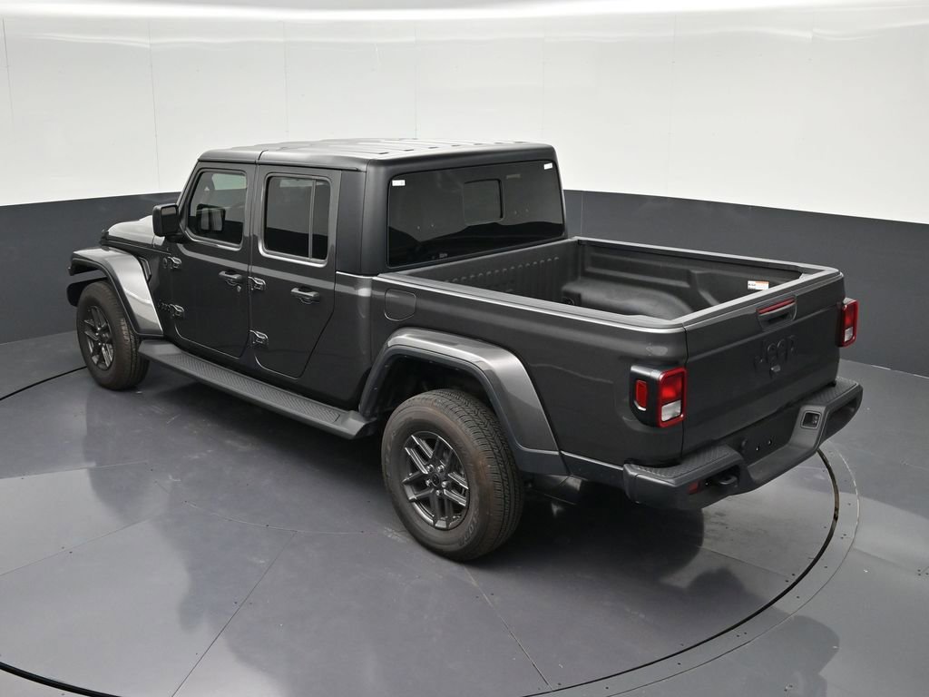 Used 2025 Jeep Gladiator Sport AWD/4WD image 16