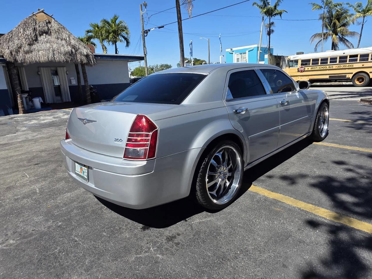 Used 2005 Chrysler 300 image 4