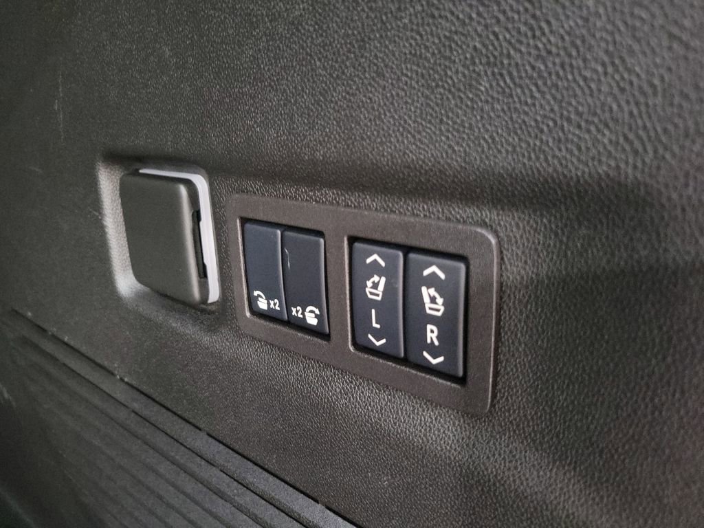 Used 2024 GMC Yukon XL Denali w/ Max Trailering Package image 31