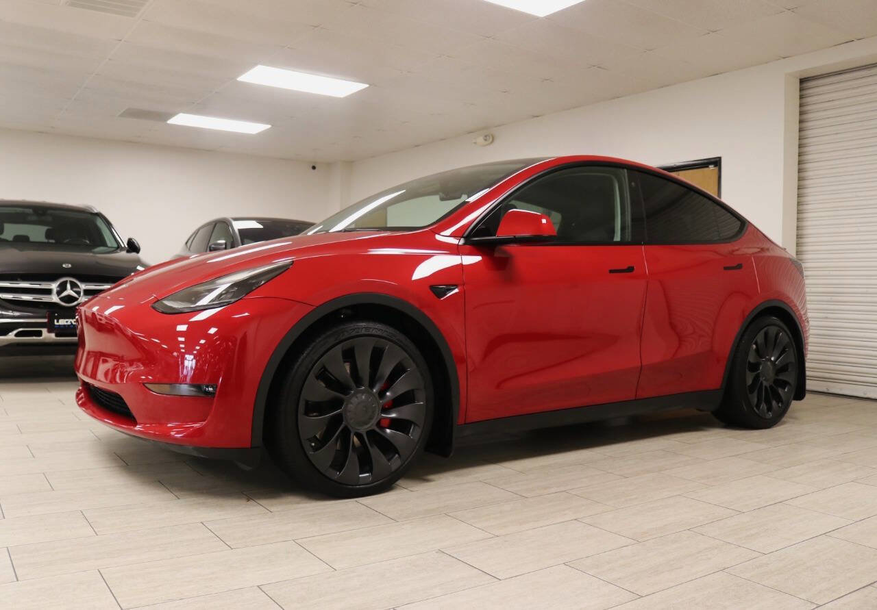 Used 2023 Tesla Model Y Performance image 2