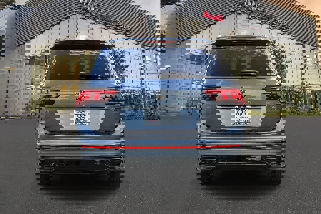 Used 2024 Volkswagen Tiguan SE R-Line image 3