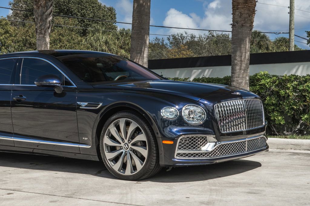 Used 2022 Bentley Flying Spur V8 image 11