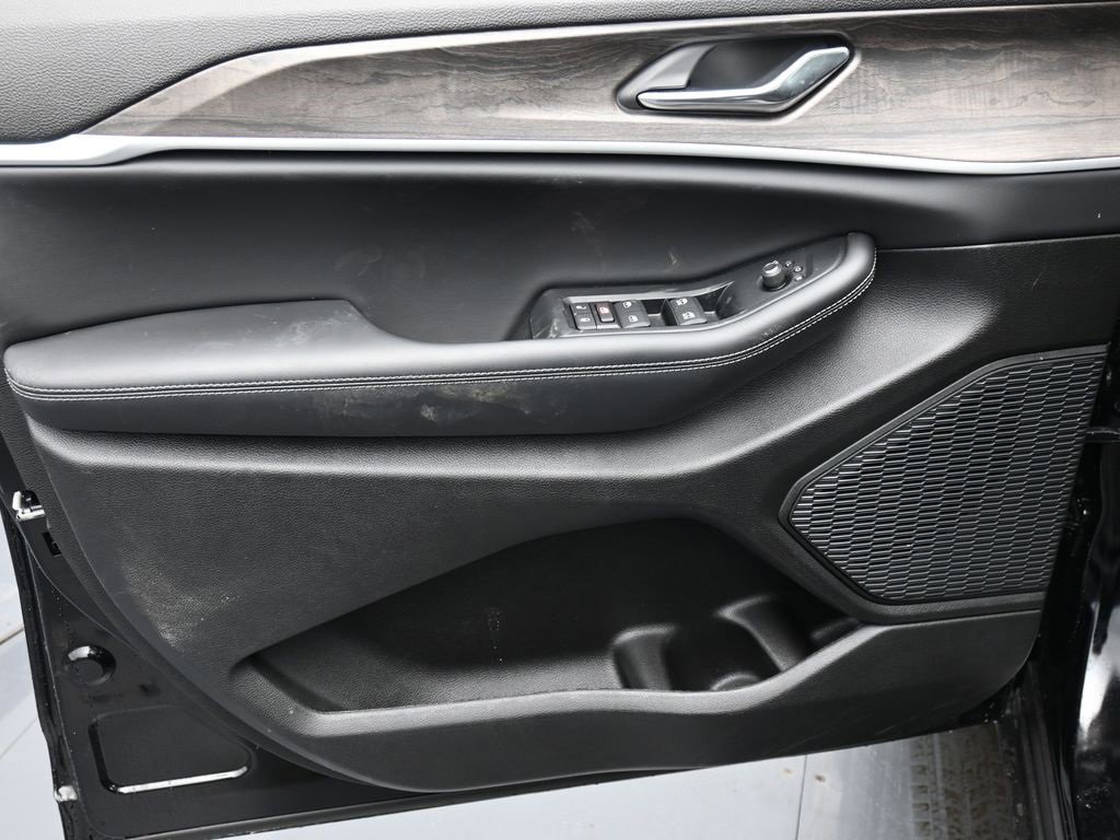 New 2026 Jeep Grand Cherokee Laredo image 9