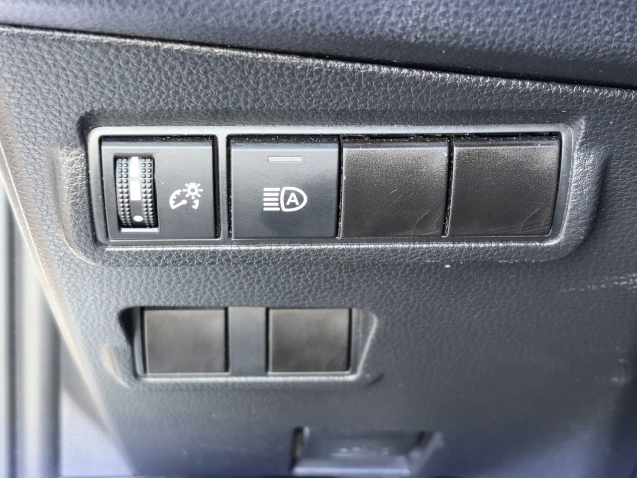 Used 2024 Toyota Corolla Cross LE AWD/4WD image 15