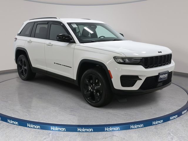 Used 2023 Jeep Grand Cherokee Altitude image 4