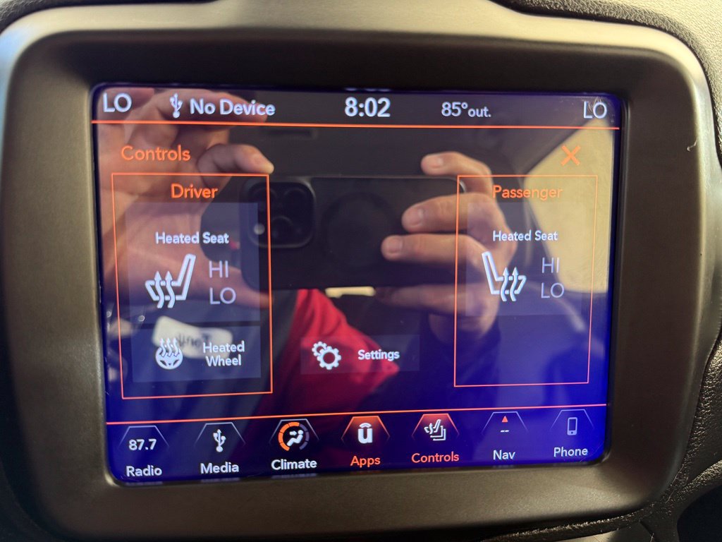 Used 2018 Jeep Renegade Limited w/ UConnect 8.4 Nav Group AWD/4WD image 46