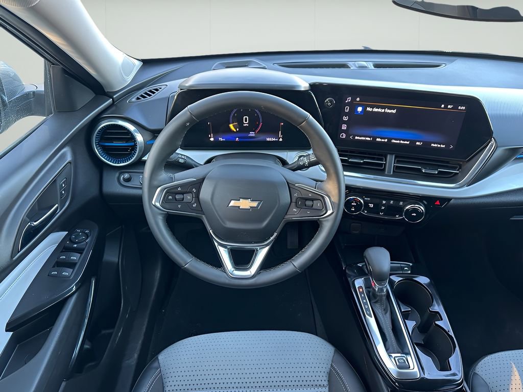 Used 2025 Chevrolet Trax LT w/ LT Convenience Package image 14