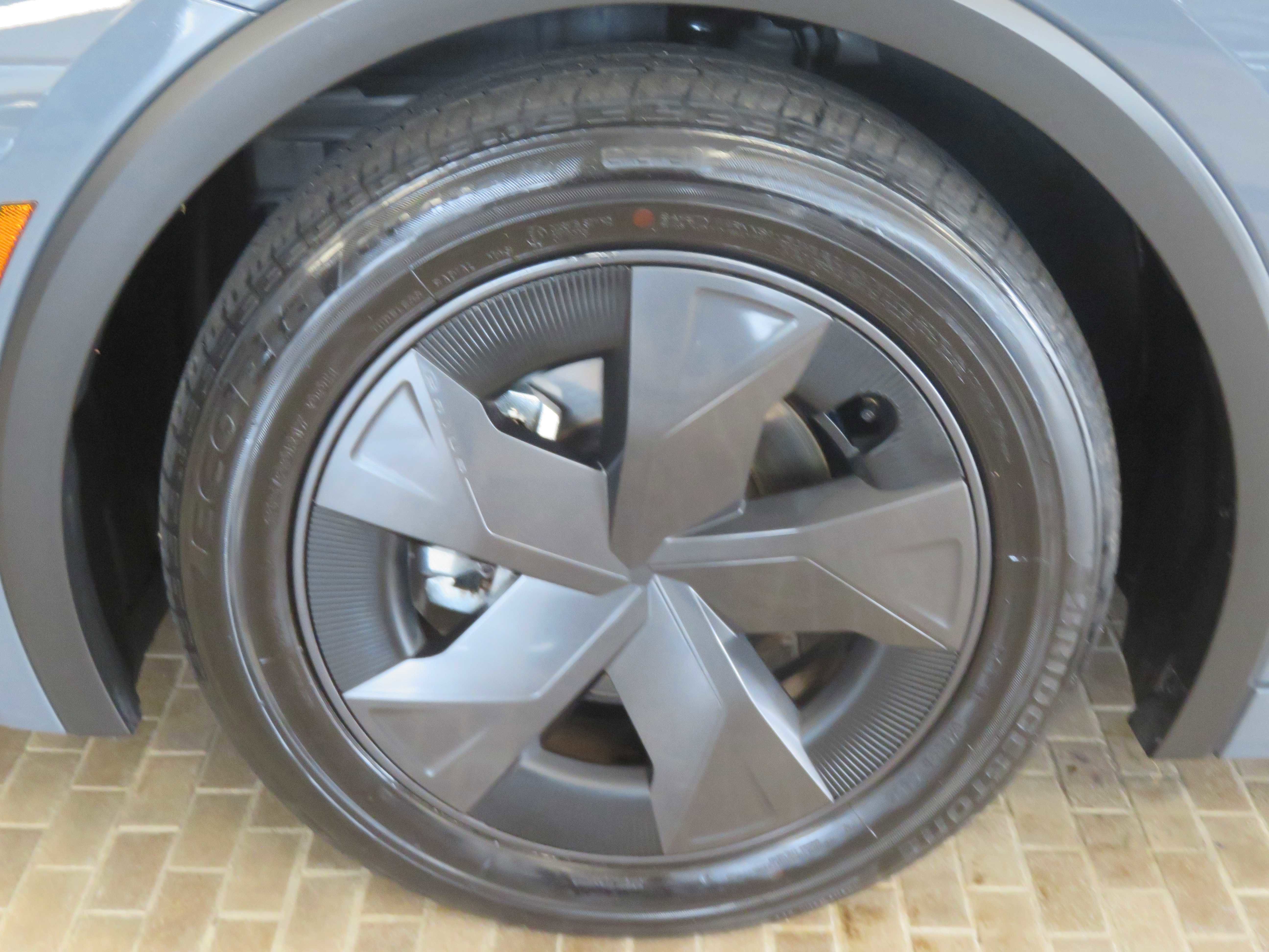 Used 2025 Toyota Prius LE image 7