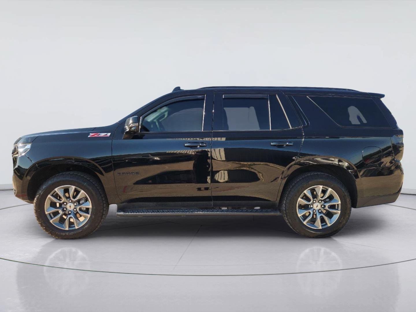 Certified 2023 Chevrolet Tahoe Z71 w/ Luxury Package AWD/4WD image 4