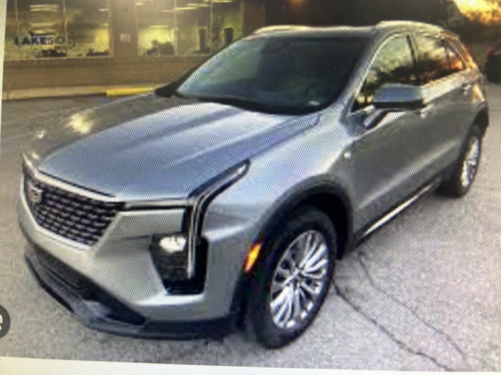 Used 2024 Cadillac XT4 Premium Luxury image 4
