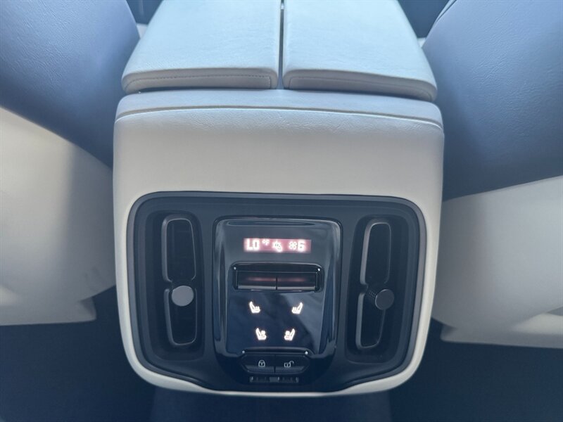 Used 2022 Aston Martin DBX AWD/4WD image 31