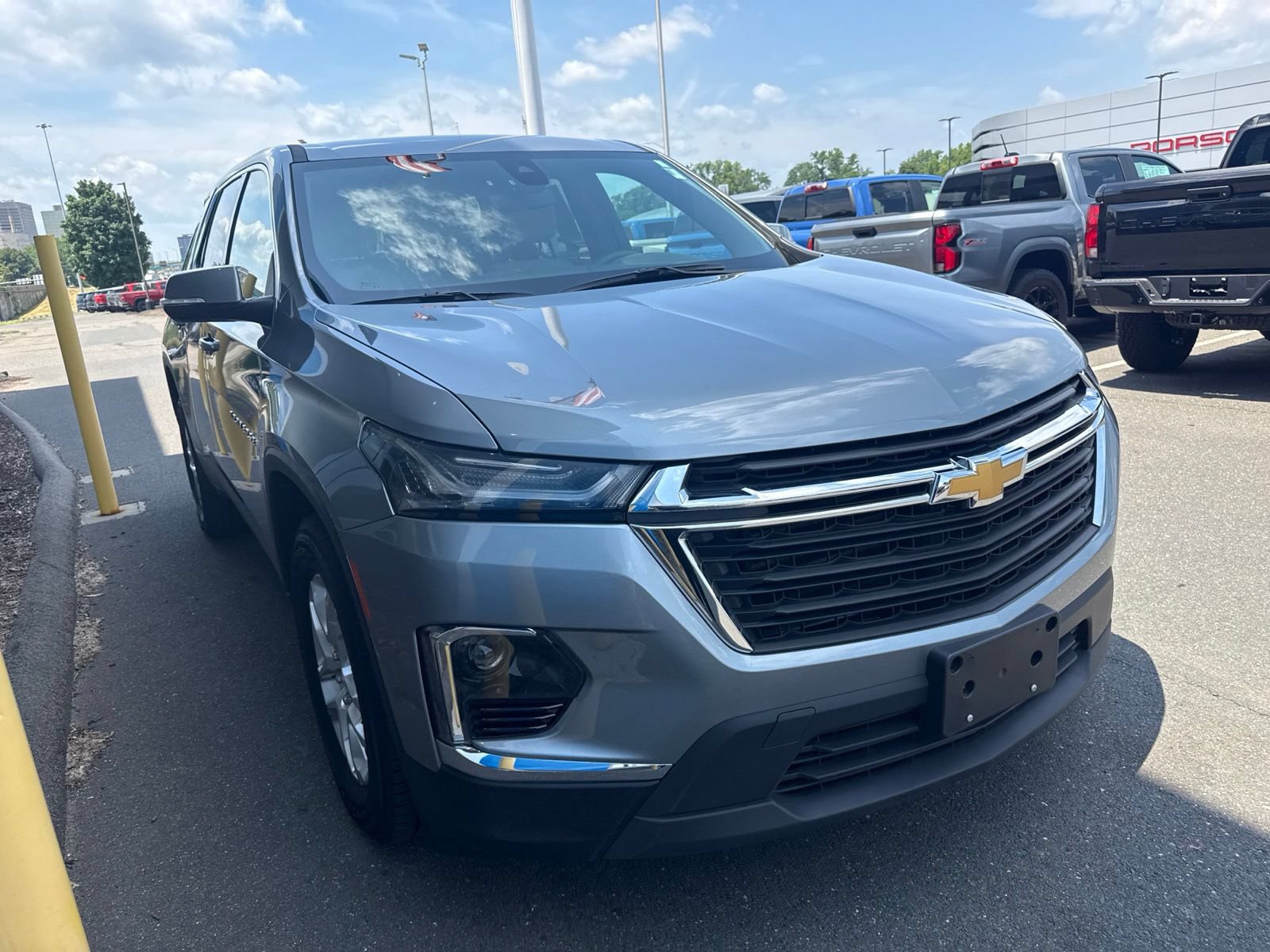 Used 2023 Chevrolet Traverse LS w/ Safety Package AWD/4WD image 4