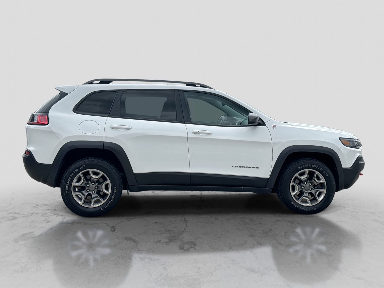 Used 2019 Jeep Cherokee Trailhawk w/ Comfort/Convenience Group AWD/4WD image 9