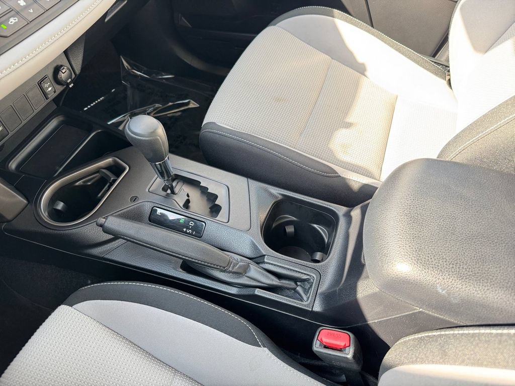 Used 2018 Toyota RAV4 LE AWD/4WD image 26