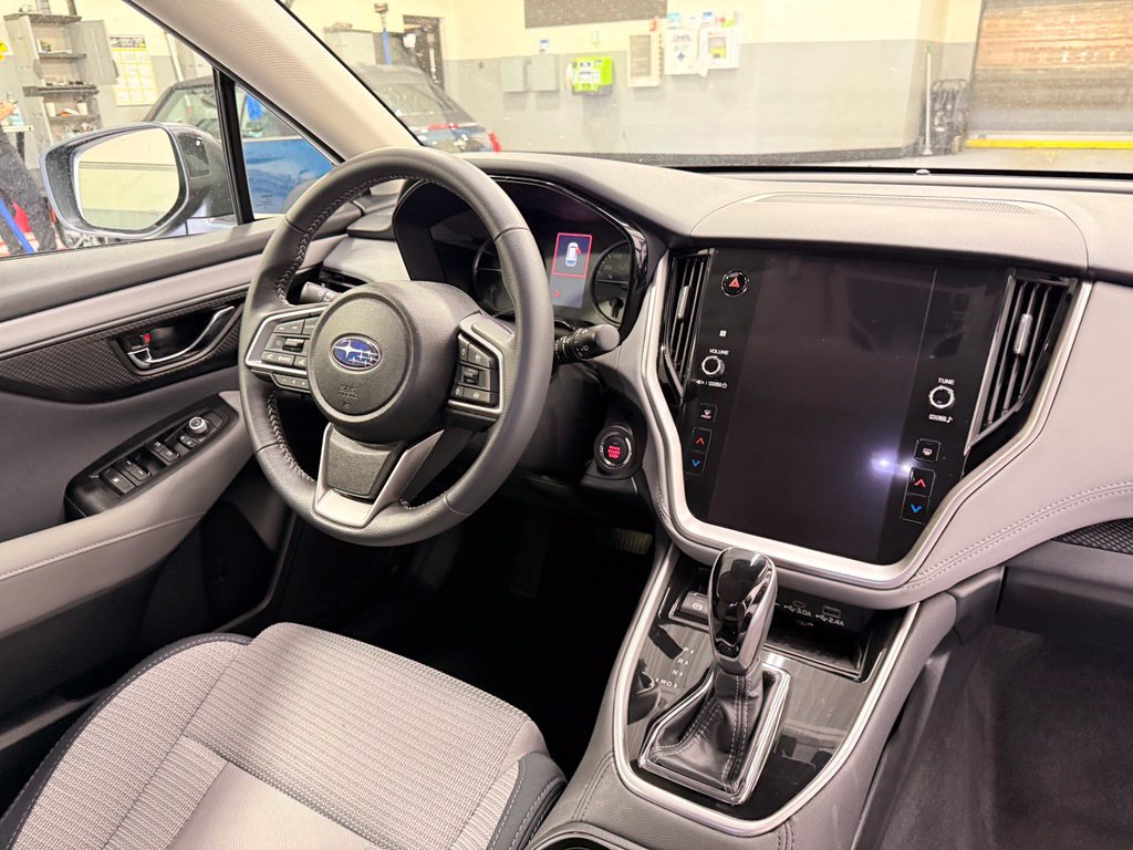 Used 2025 Subaru Outback Premium AWD/4WD image 30