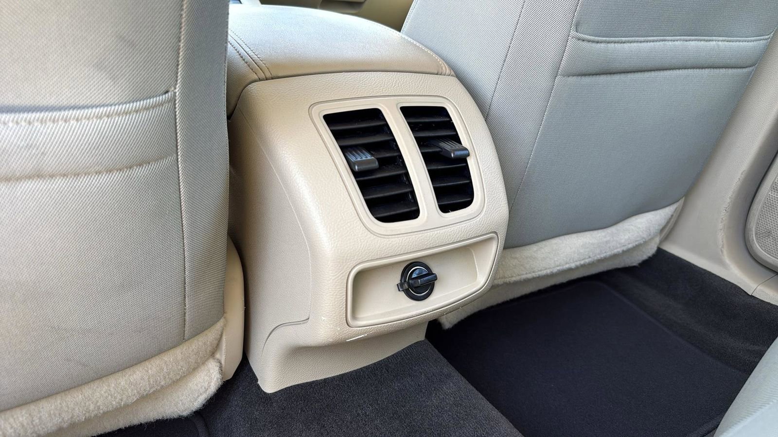 Used 2014 Ford Taurus SEL image 25