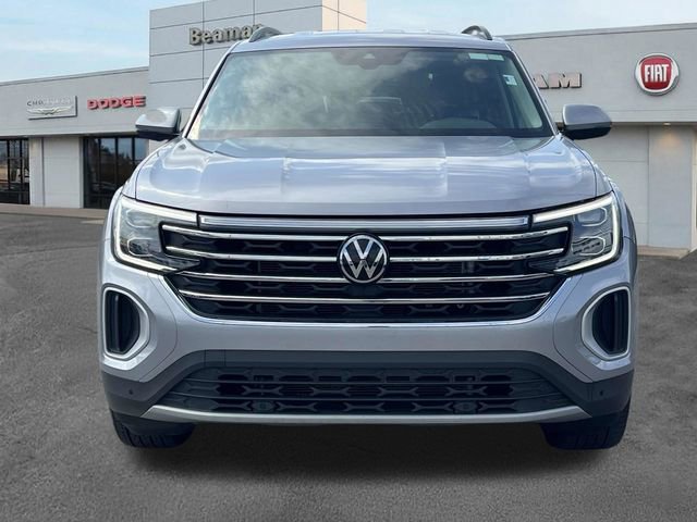 Used 2025 Volkswagen Atlas SE image 2