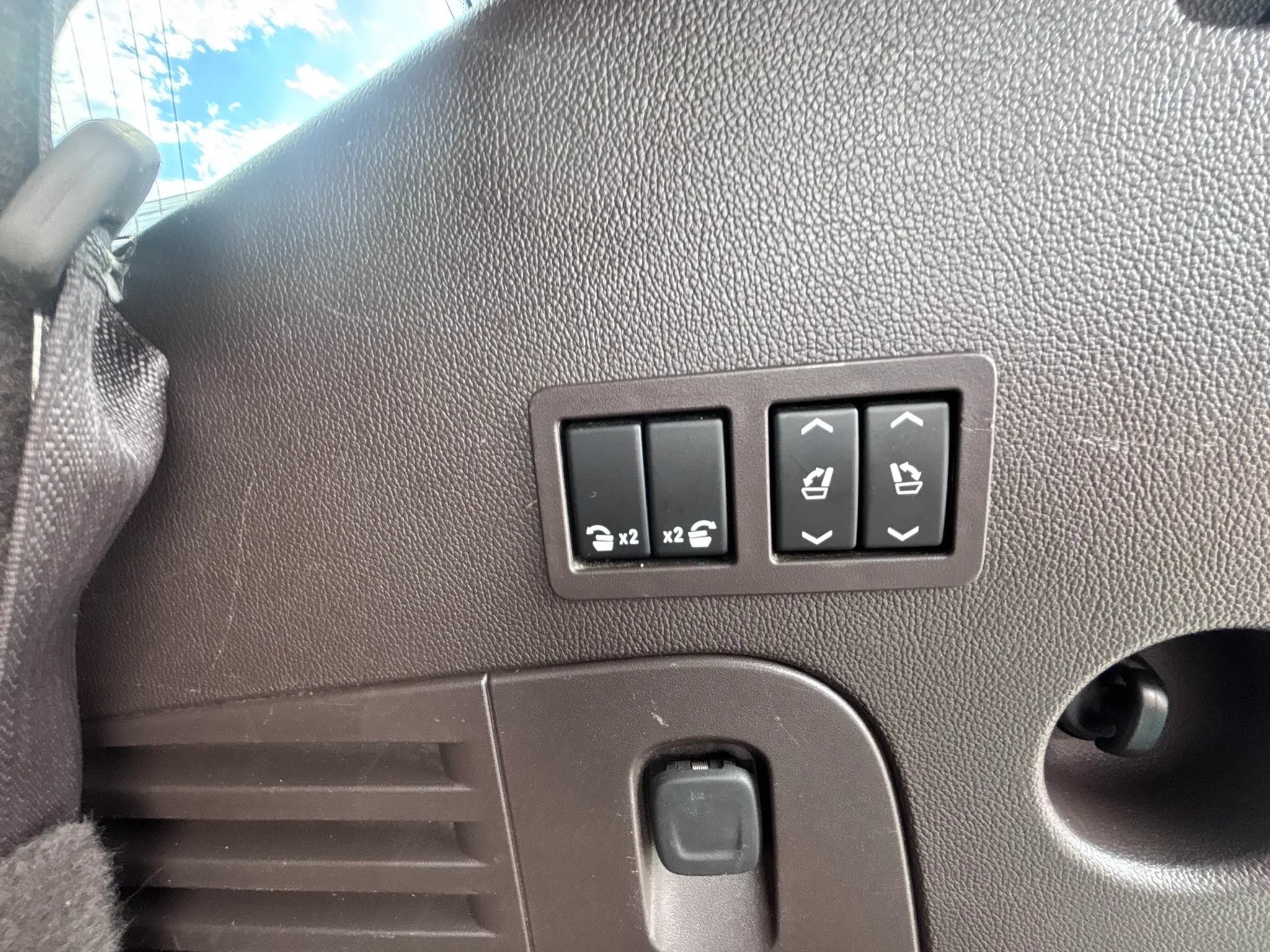 Used 2019 GMC Yukon Denali w/ Denali Ultimate Package AWD/4WD image 34
