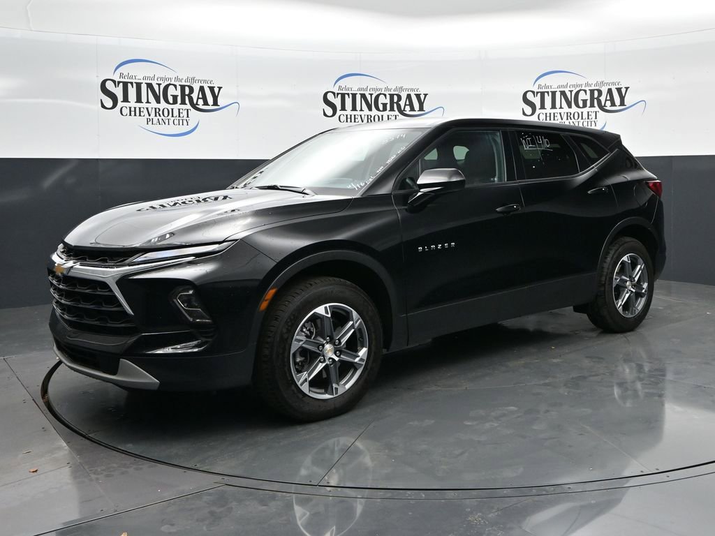 Used 2025 Chevrolet Blazer LT image 3