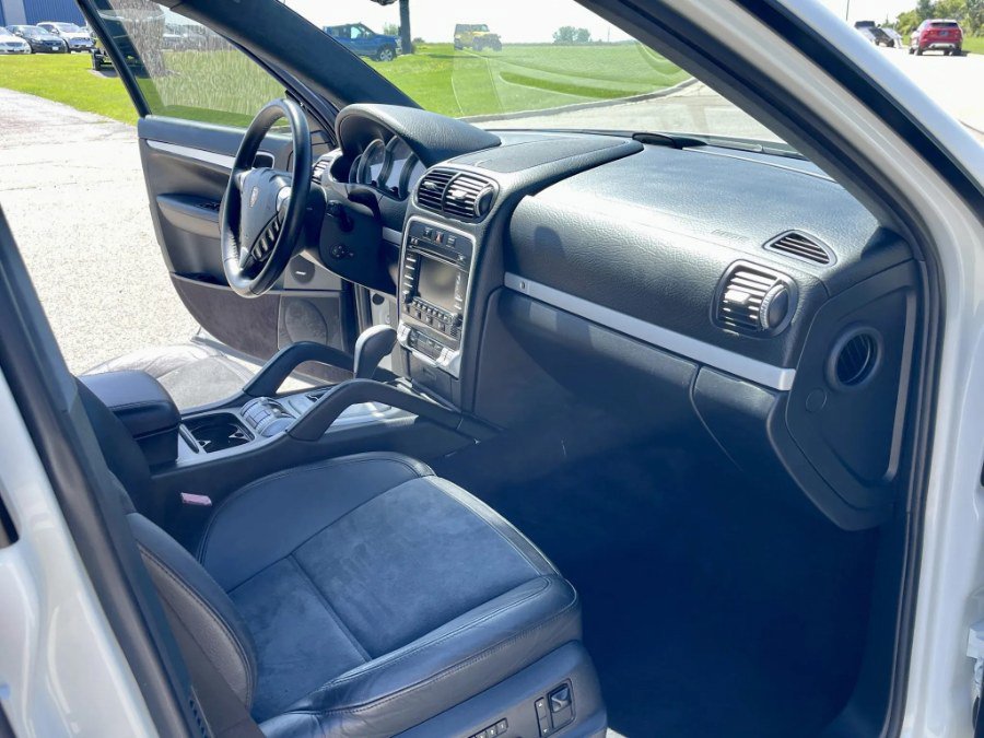 Used 2009 Porsche Cayenne GTS image 22