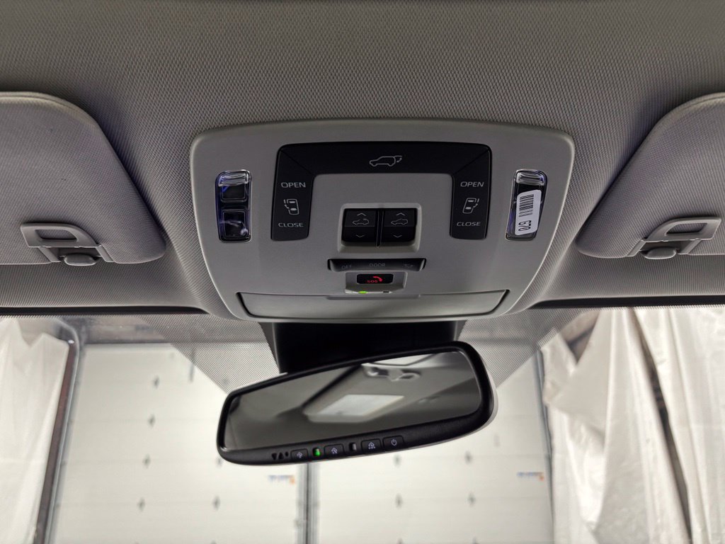 Used 2025 Toyota Sienna XLE AWD/4WD image 42