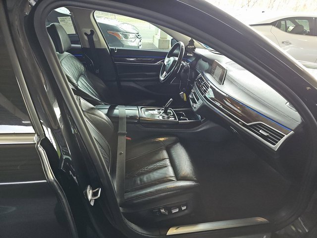 Used 2020 BMW 750i xDrive image 5
