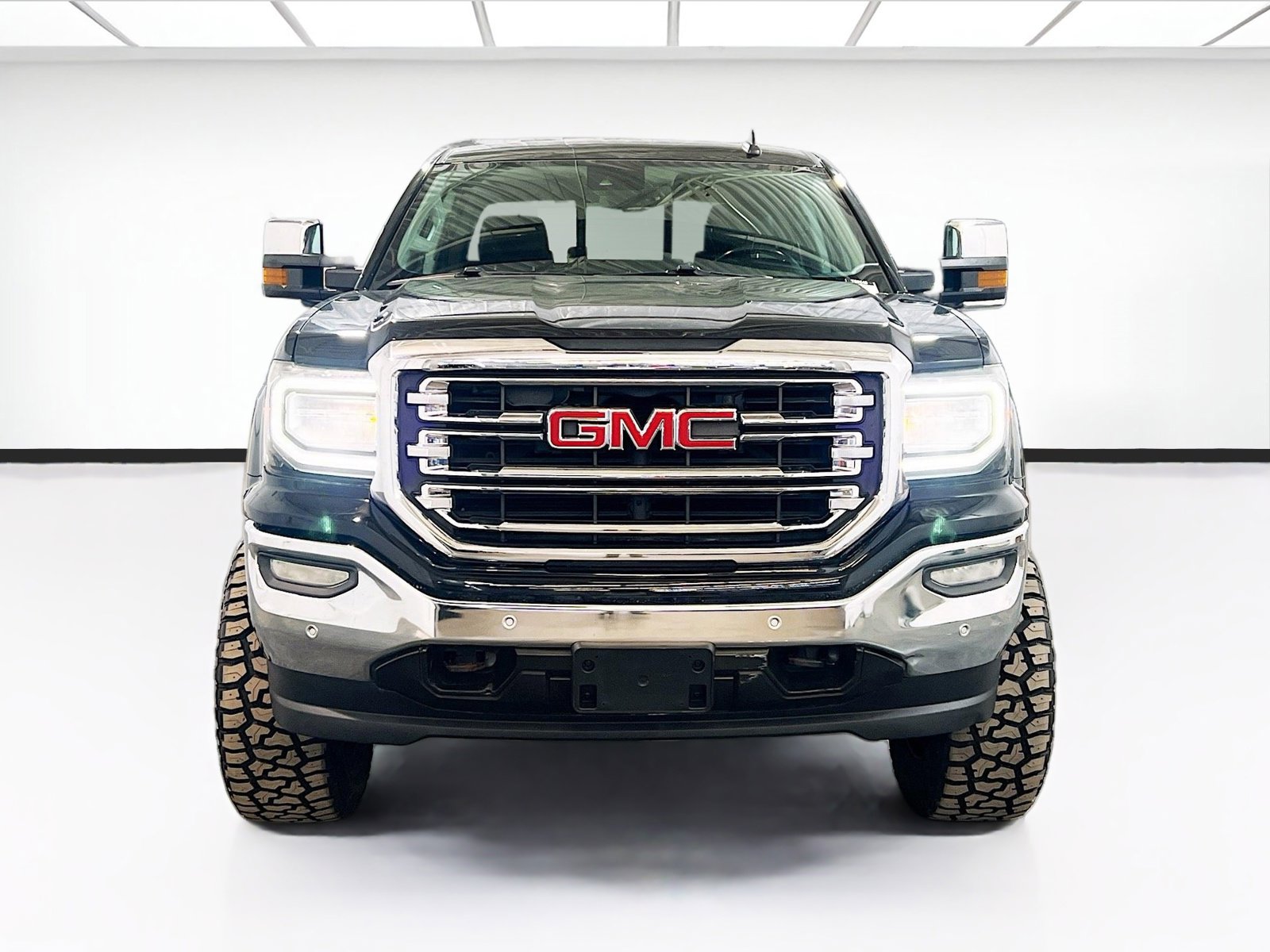 Used 2017 GMC Sierra 1500 SLT w/ SLT Premium Package image 2