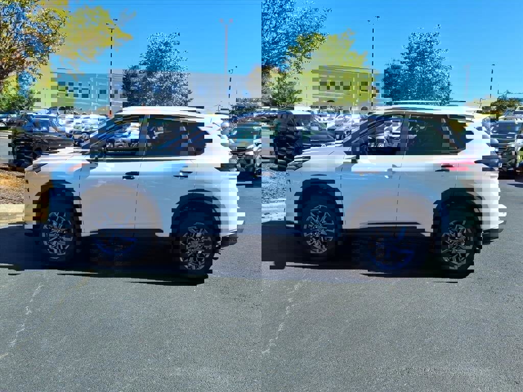 Used 2025 Nissan Rogue S image 21