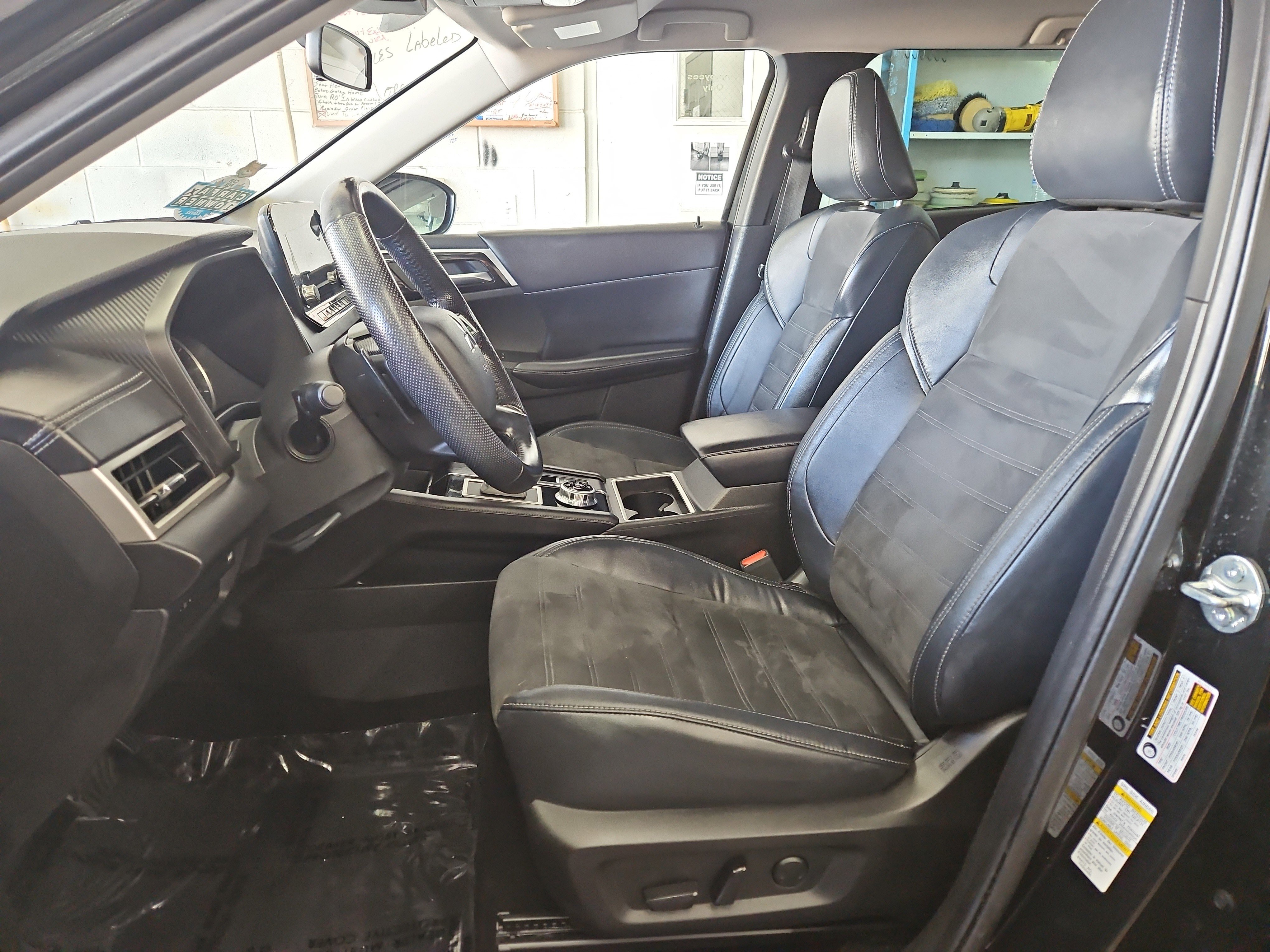 Used 2023 Mitsubishi Outlander SE image 8