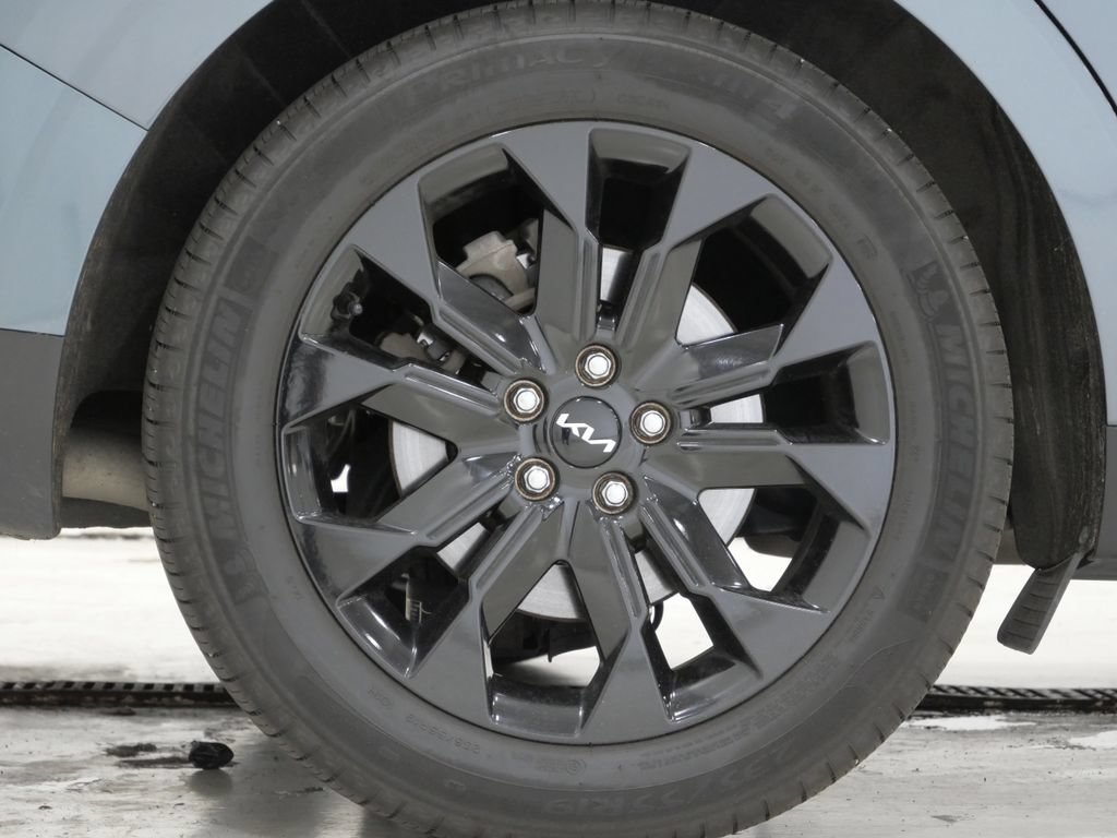 Used 2023 Kia Carnival SX FWD image 9