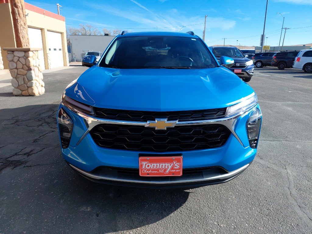 Used 2025 Chevrolet Trax LT image 3