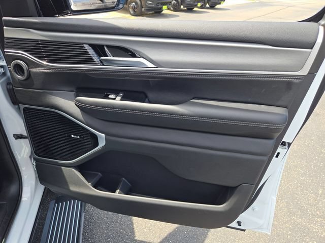 New 2026 Jeep Grand Wagoneer Limited AWD/4WD image 7
