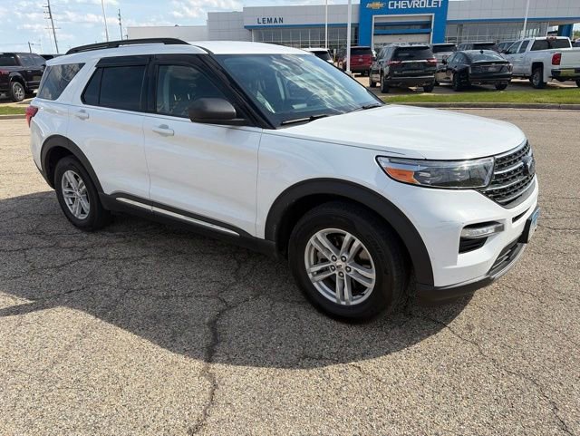 Used 2021 Ford Explorer XLT w/ Equipment Group 202A AWD/4WD image 2