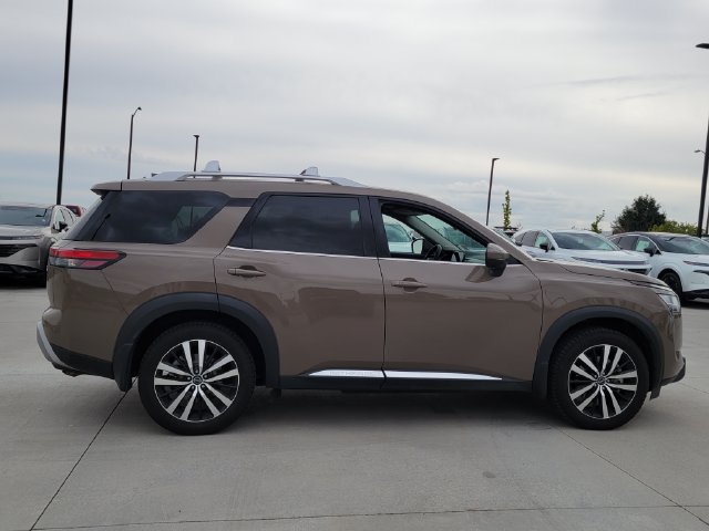 Used 2024 Nissan Pathfinder Platinum AWD/4WD image 6