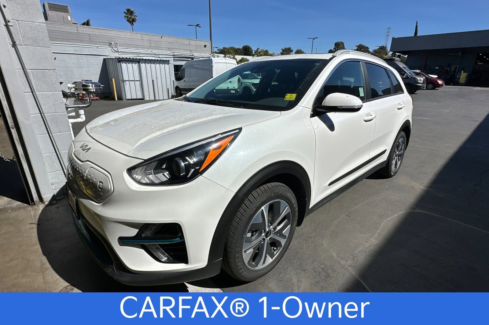 Used 2022 Kia Niro EX Premium image 2