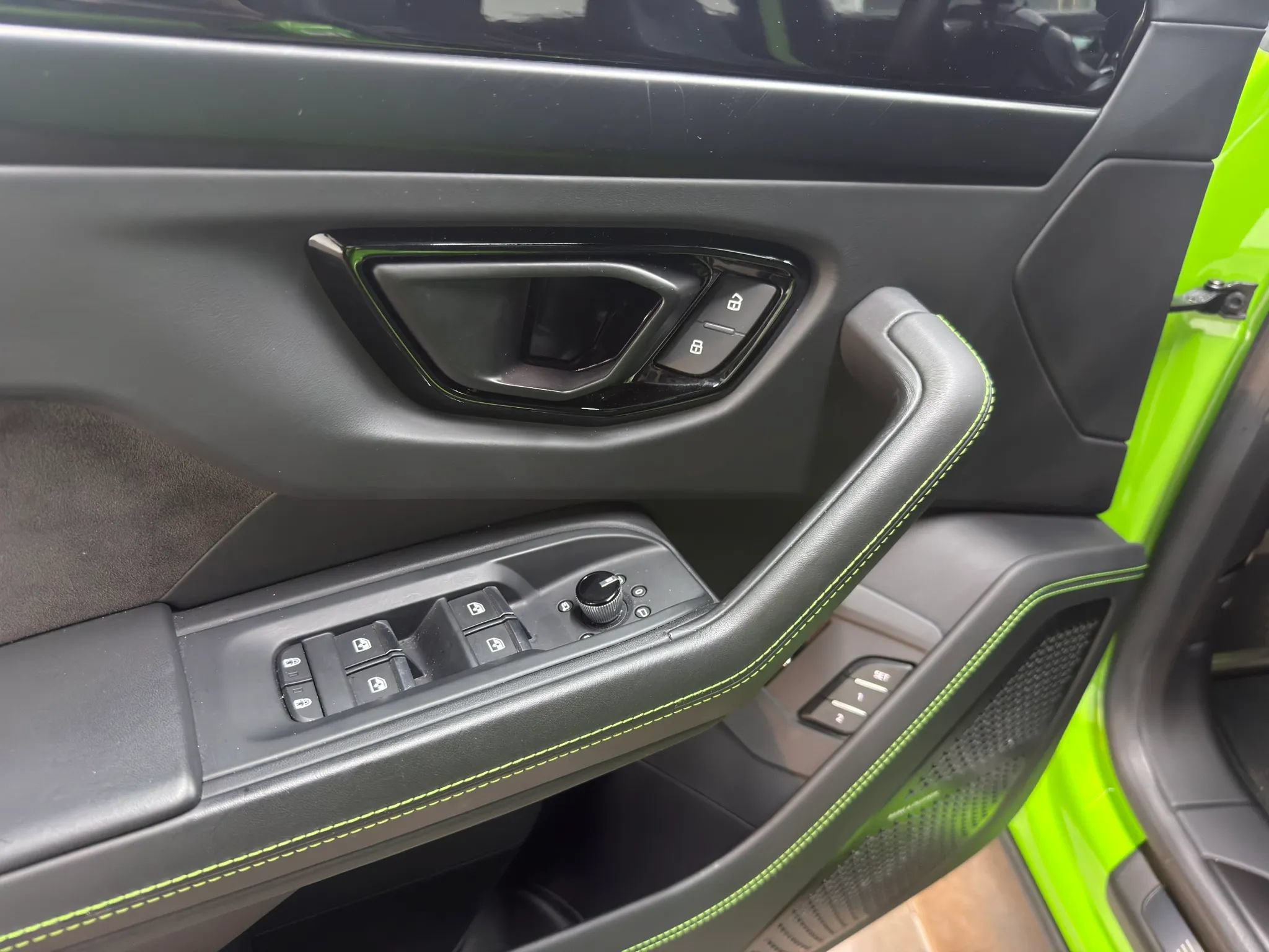 Used 2023 Lamborghini Urus S AWD/4WD image 23