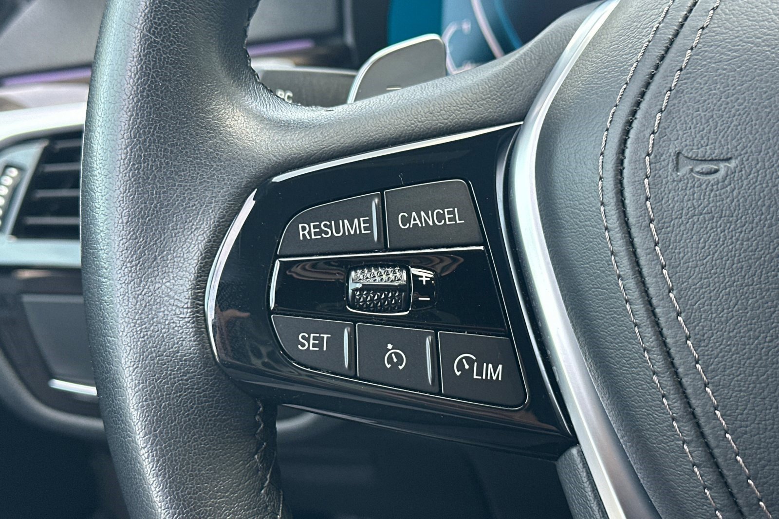 Certified 2023 BMW 530e w/ Convenience Package image 30