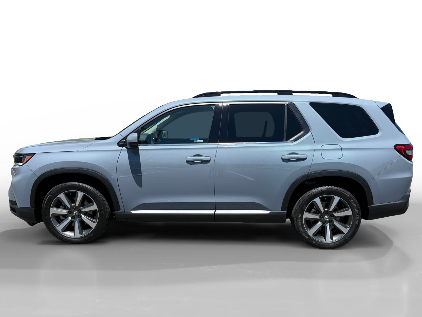 Used 2025 Honda Pilot Elite image 2