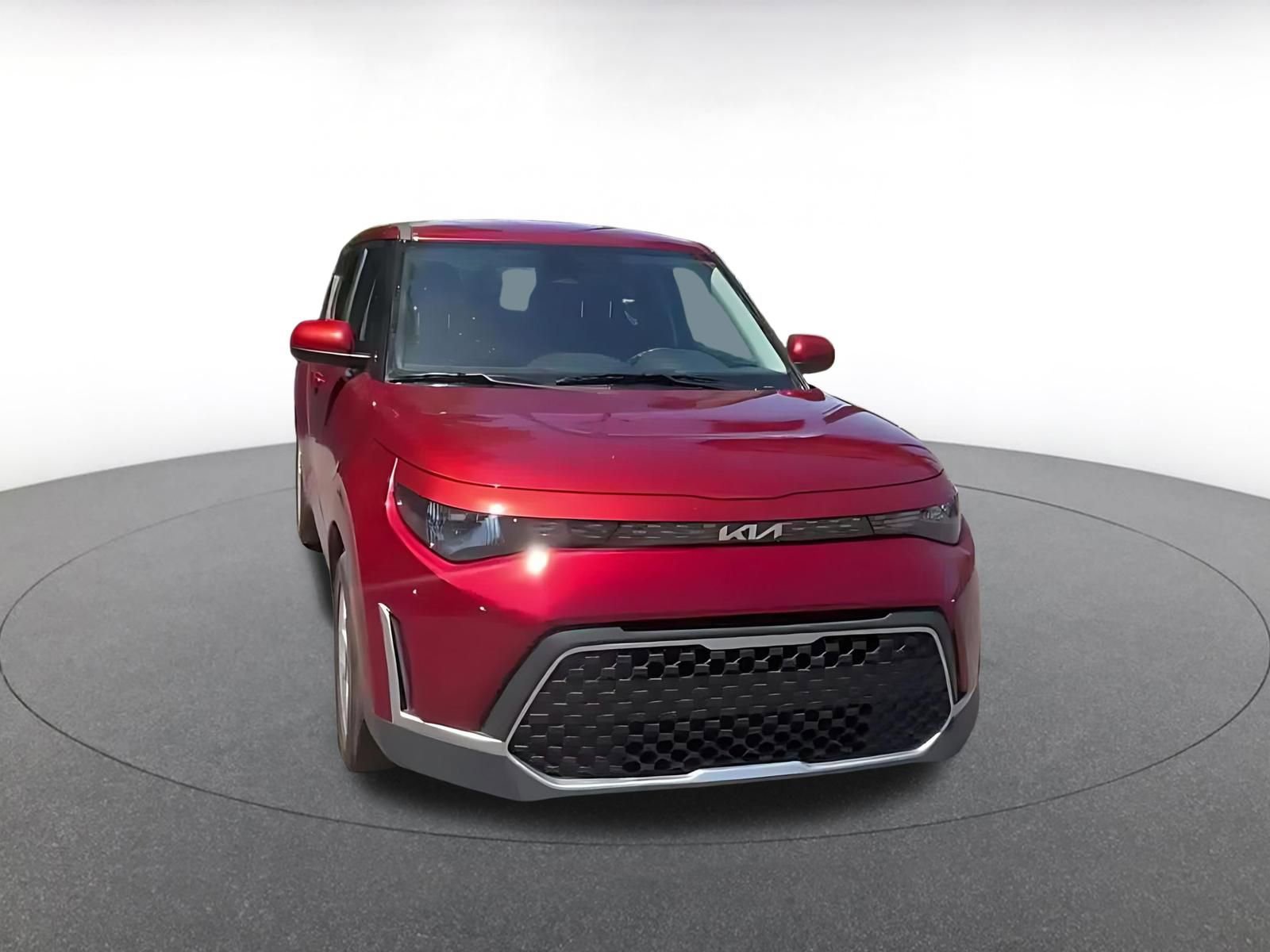 Used 2025 Kia Soul LX w/ LX Technology Package FWD image 3